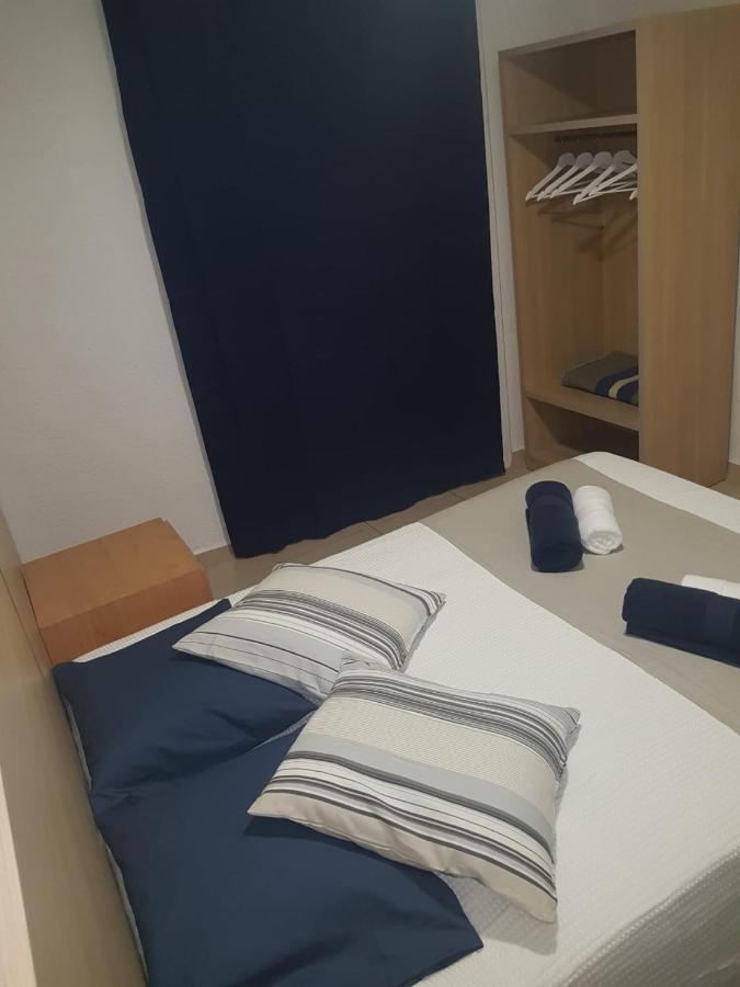 Hostal Mozaik Lloret โยเรตเดมาร์ ภายนอก รูปภาพ