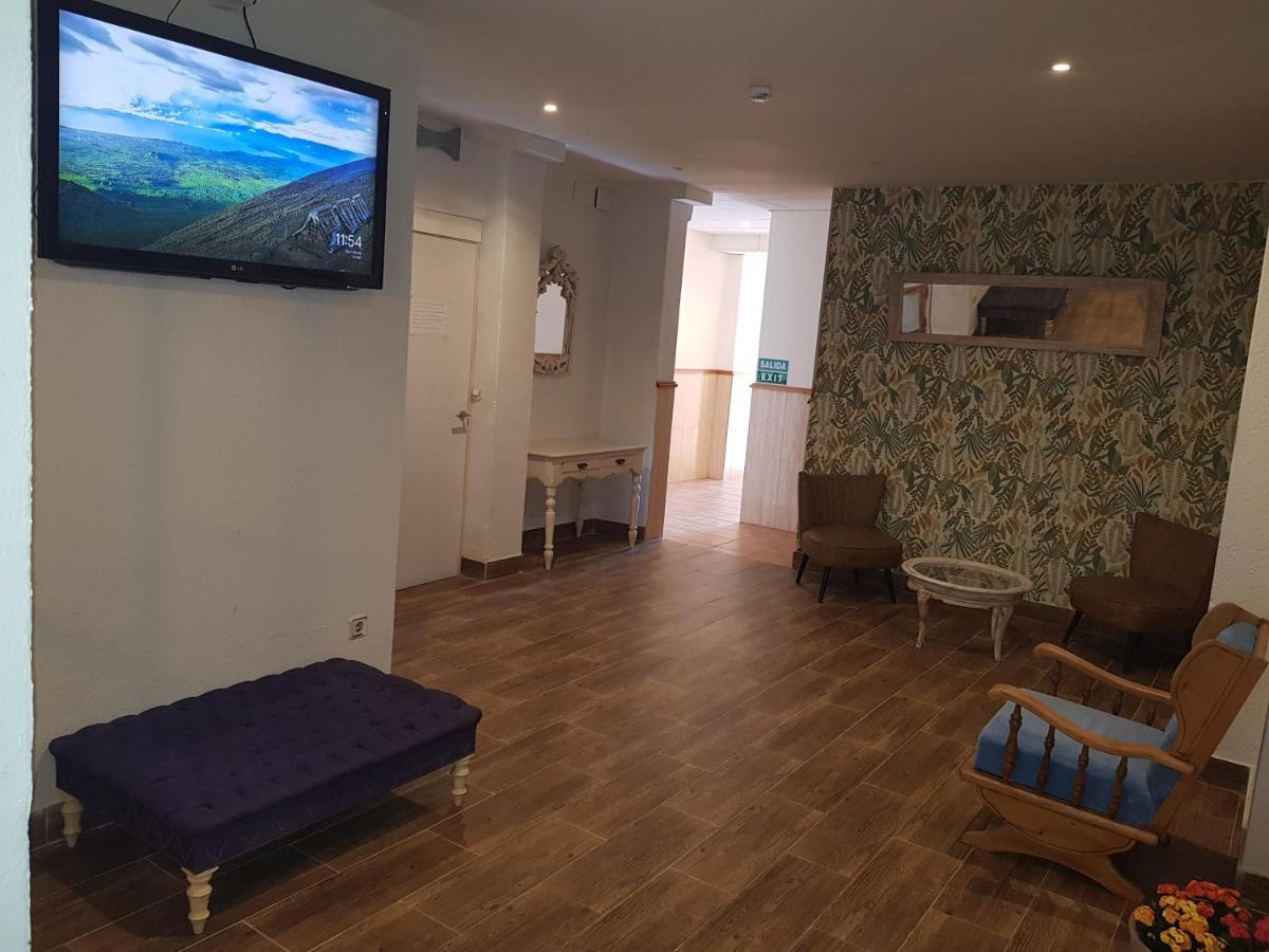 Hostal Mozaik Lloret โยเรตเดมาร์ ภายนอก รูปภาพ