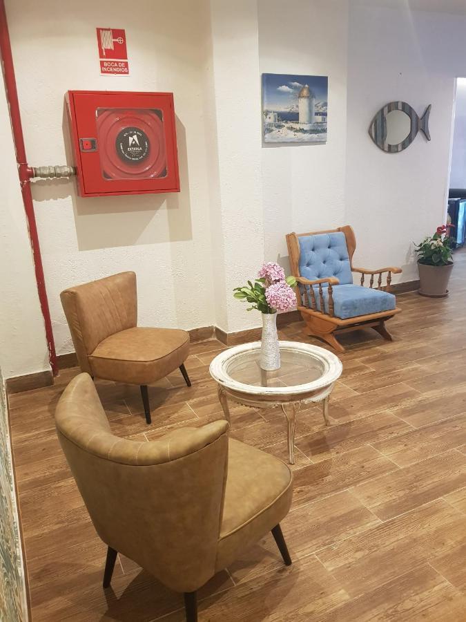 Hostal Mozaik Lloret โยเรตเดมาร์ ภายนอก รูปภาพ
