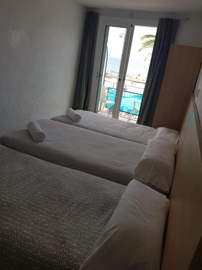 Hostal Mozaik Lloret โยเรตเดมาร์ ภายนอก รูปภาพ